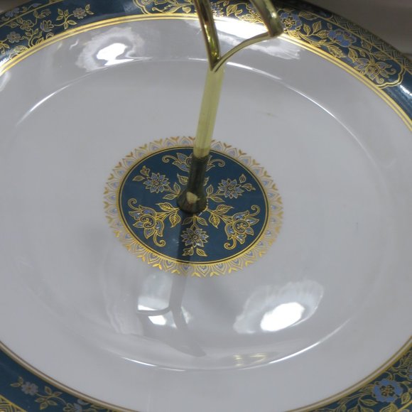 Round Serving Plate with Handle (DP) Carlyle - Picture 4 of 6